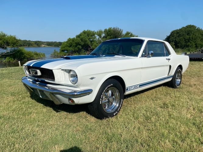 Ford-Mustang-1966-WhiteBlue-Stripes-BlueWhite-pony-1