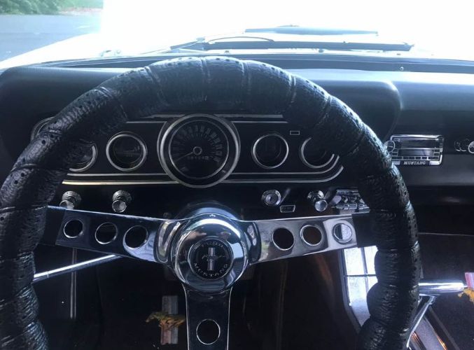 Ford-Mustang-1966-Wimbledon-White-Black-2