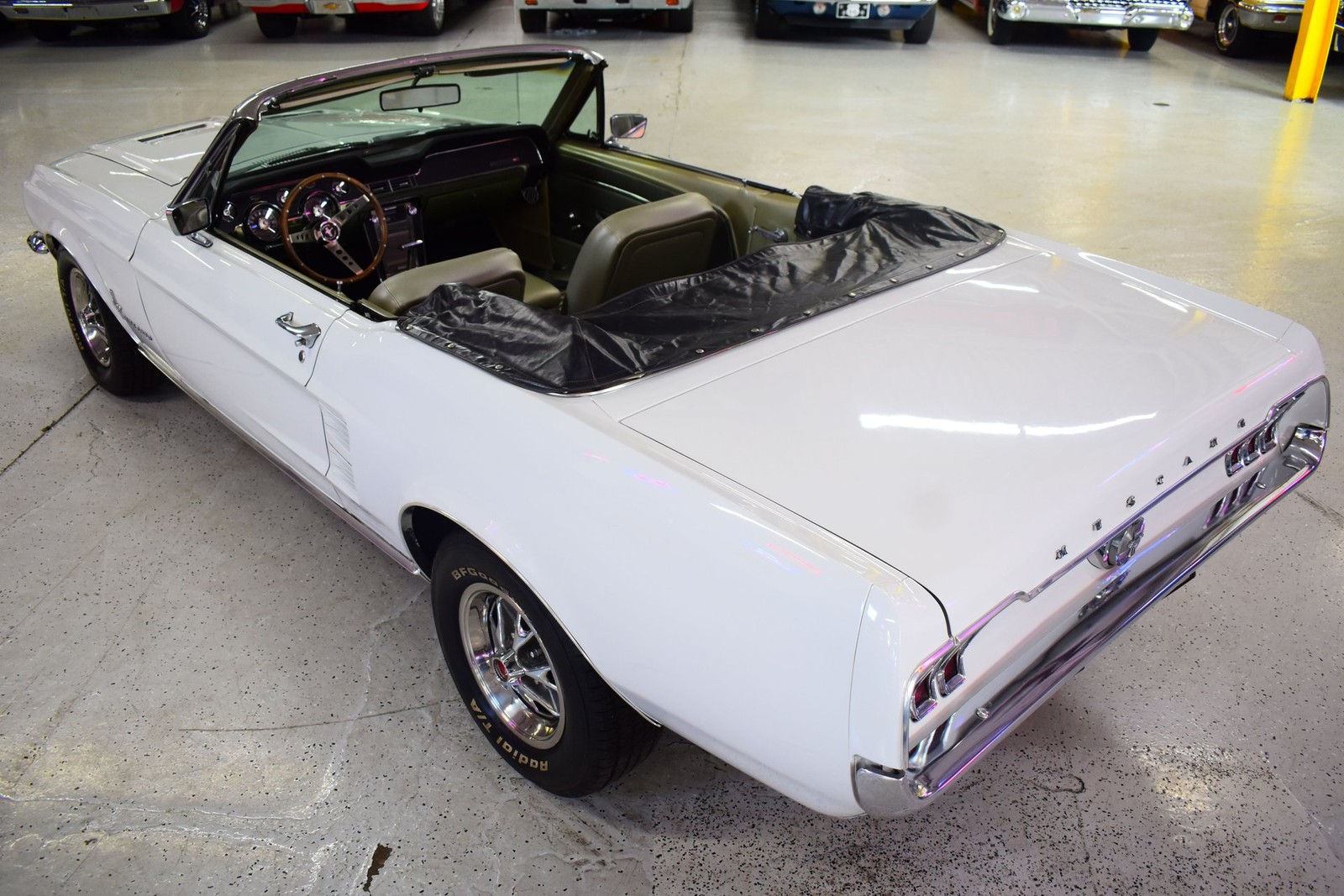 Ford-Mustang-1967-17