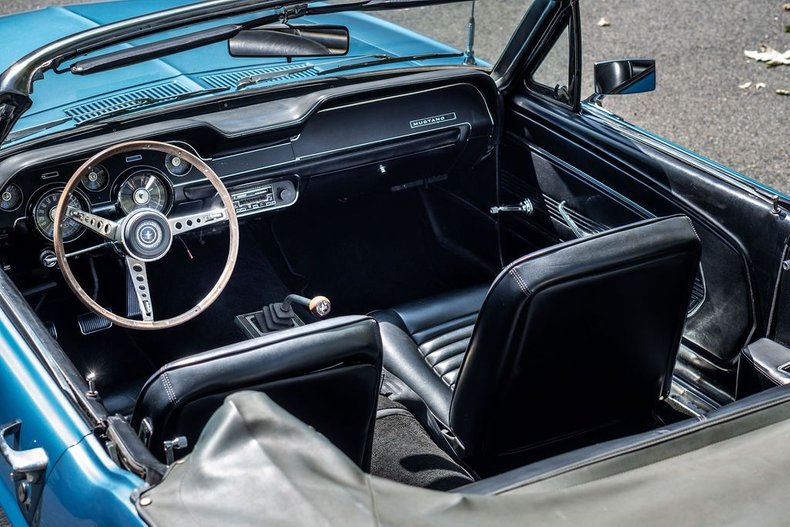 Ford-Mustang-1967-Astro-Blue-Black-1