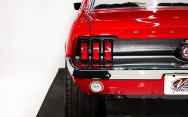 Ford-Mustang-1967-Candy-Apple-Red-Black-1