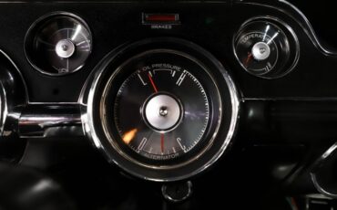 Ford-Mustang-1967-Candy-Apple-Red-Black-20
