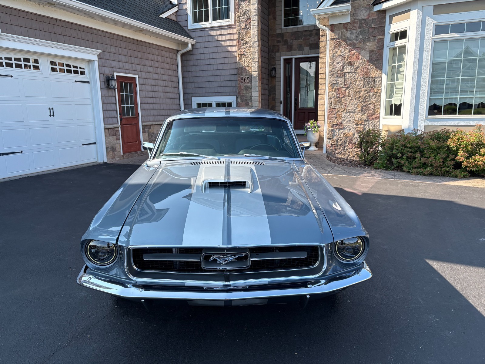 Ford-Mustang-1967-Coupe-1
