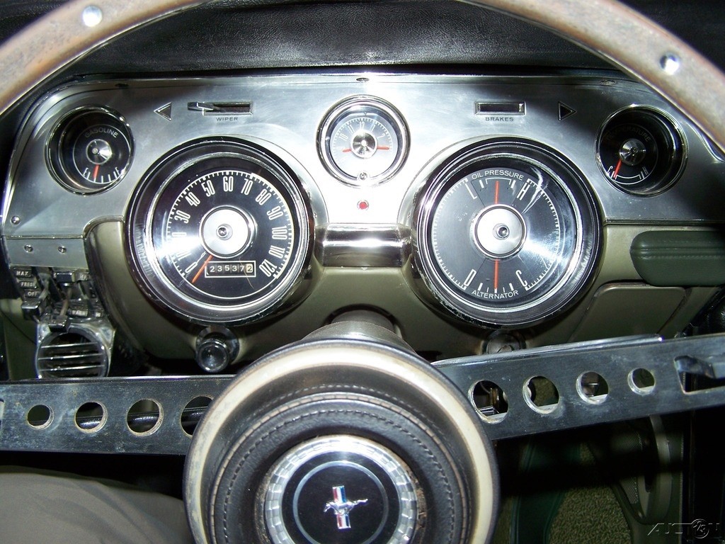 Ford-Mustang-1967-Fastback-9