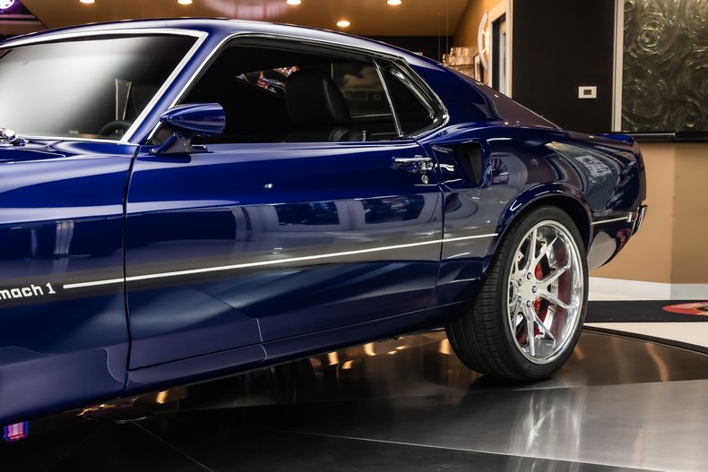 Ford-Mustang-1969-Deep-Impact-Blue-Black-37