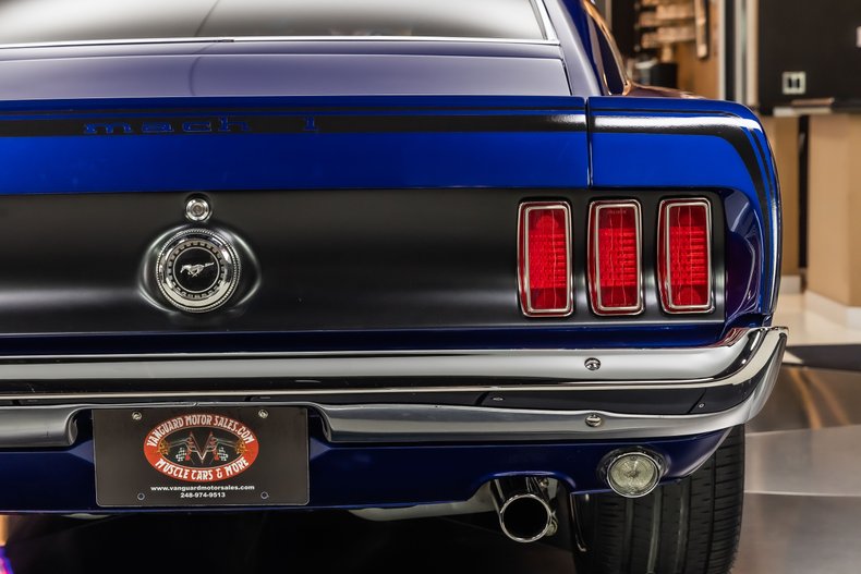 Ford-Mustang-1969-Deep-Impact-Blue-Black-48
