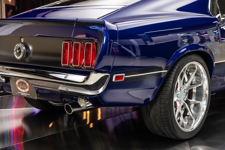 Ford-Mustang-1969-Deep-Impact-Blue-Black-49