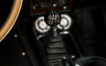 Ford-Mustang-1969-Raven-Black-White-11