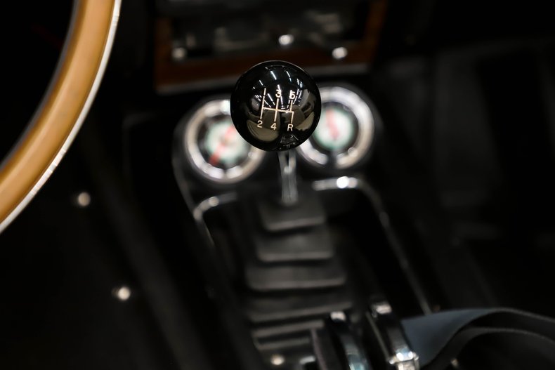 Ford-Mustang-1969-Raven-Black-White-11