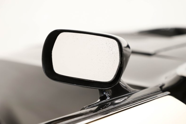 Ford-Mustang-1969-Raven-Black-White-17