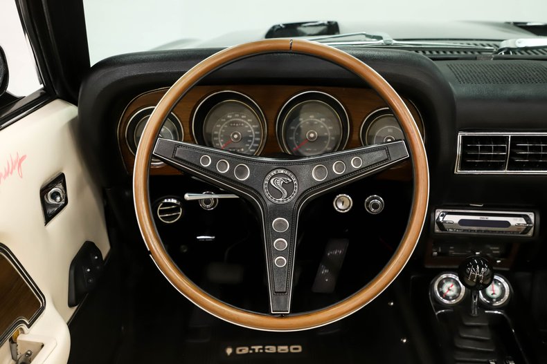 Ford-Mustang-1969-Raven-Black-White-22