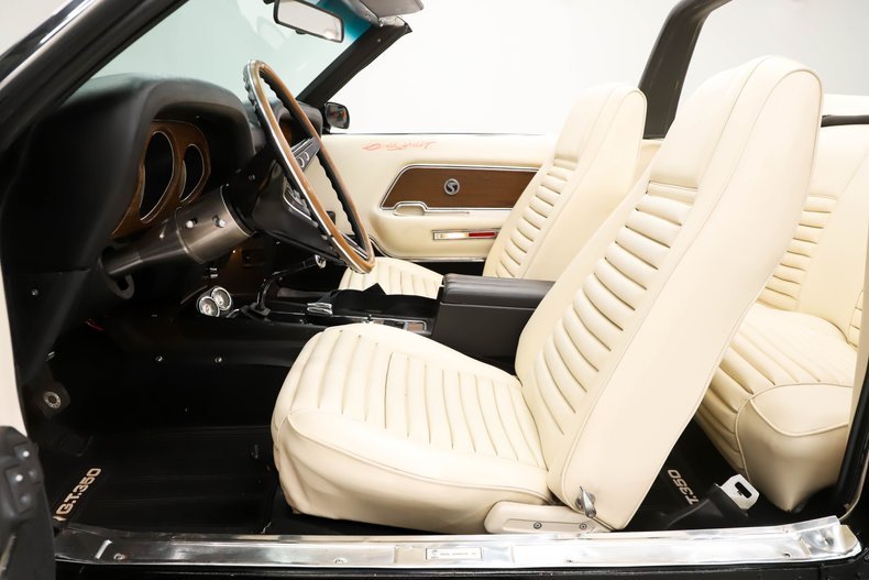 Ford-Mustang-1969-Raven-Black-White-34
