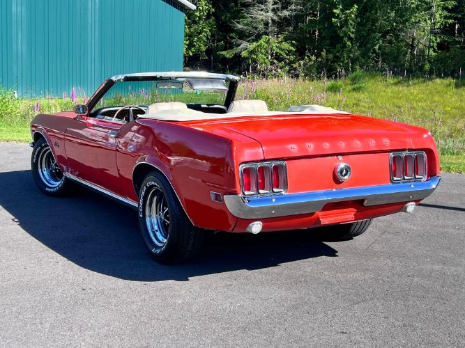 Ford-Mustang-1970-Calypso-CoralWhite-White-Knit-Vinyl-Del-25