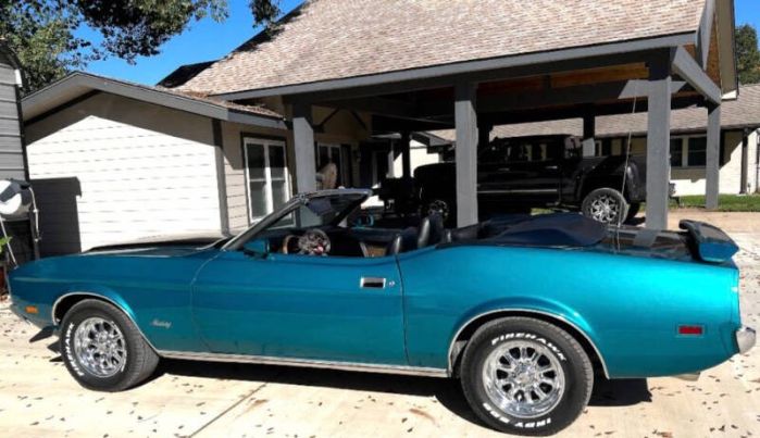 Ford-Mustang-1973-Turquoise-Black-6