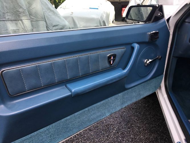 Ford-Mustang-1980-White-Blue-1