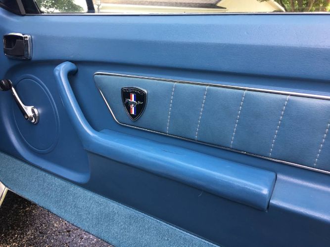 Ford-Mustang-1980-White-Blue-3