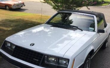 Ford-Mustang-1980-White-Blue