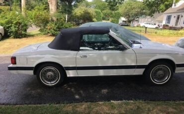 Ford-Mustang-1980-White-Blue-7