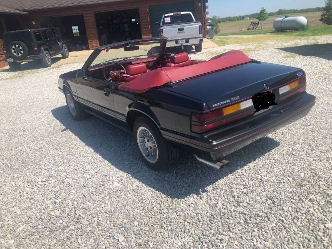 Ford-Mustang-1983-Black-2