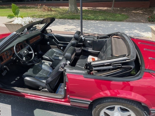 Ford-Mustang-1983-Convertible-11