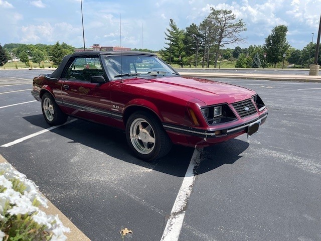 Ford-Mustang-1983-Convertible-4