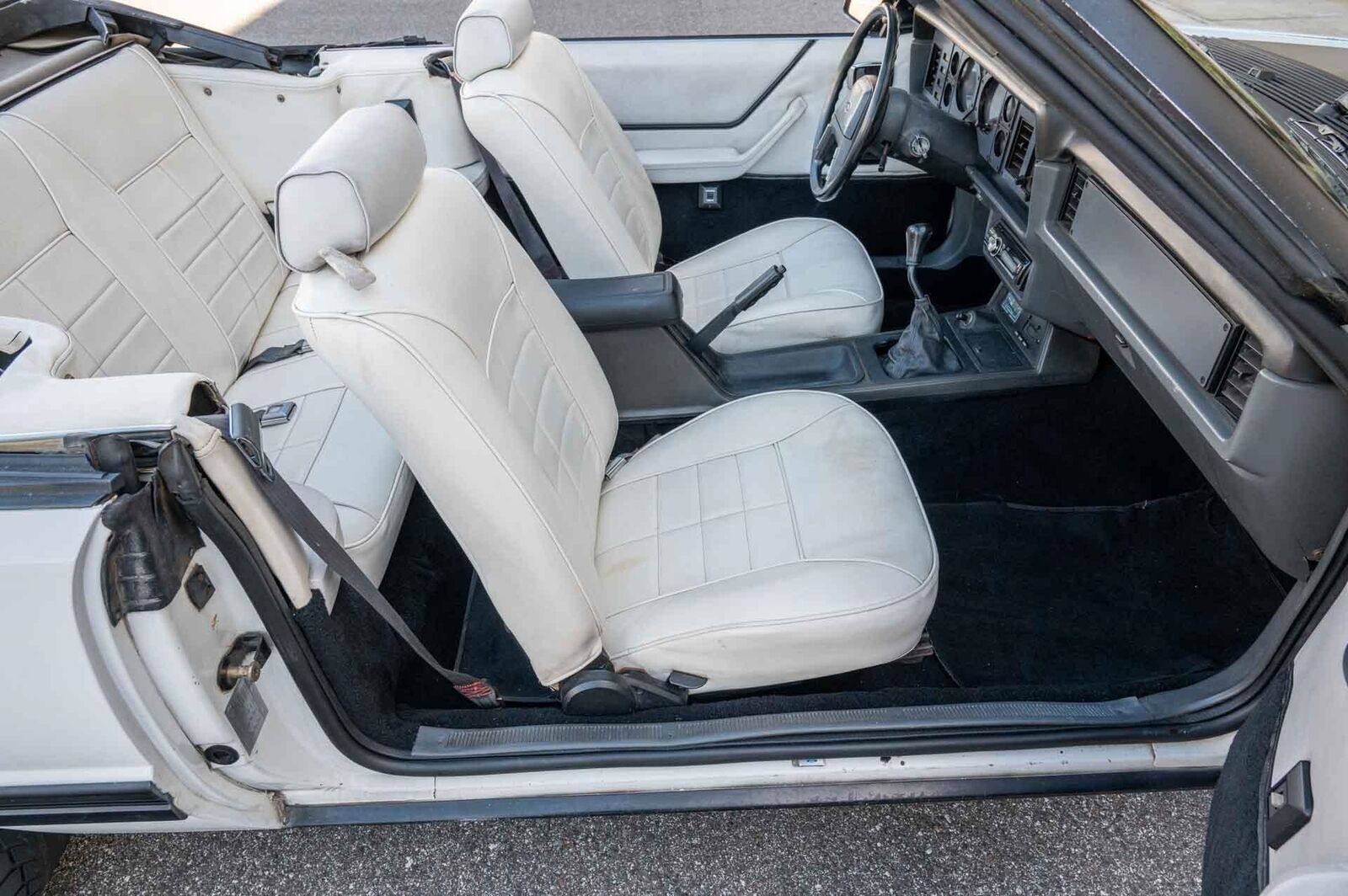 Ford-Mustang-1984-2-Door-15