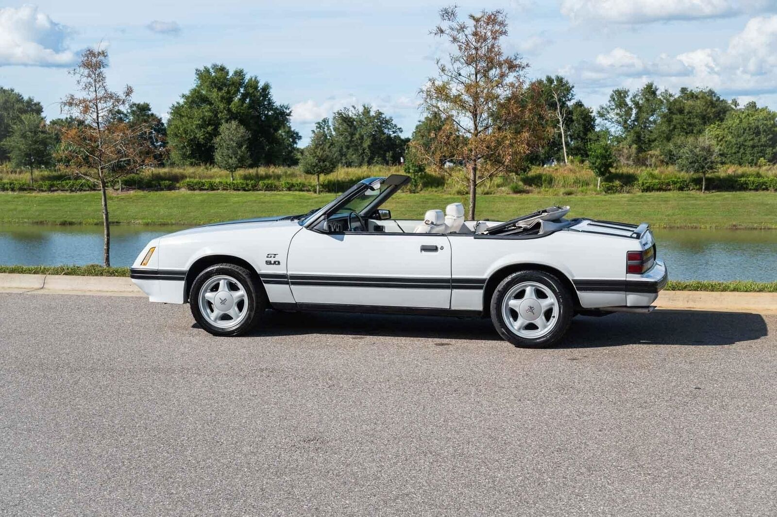 Ford-Mustang-1984-2-Door-20