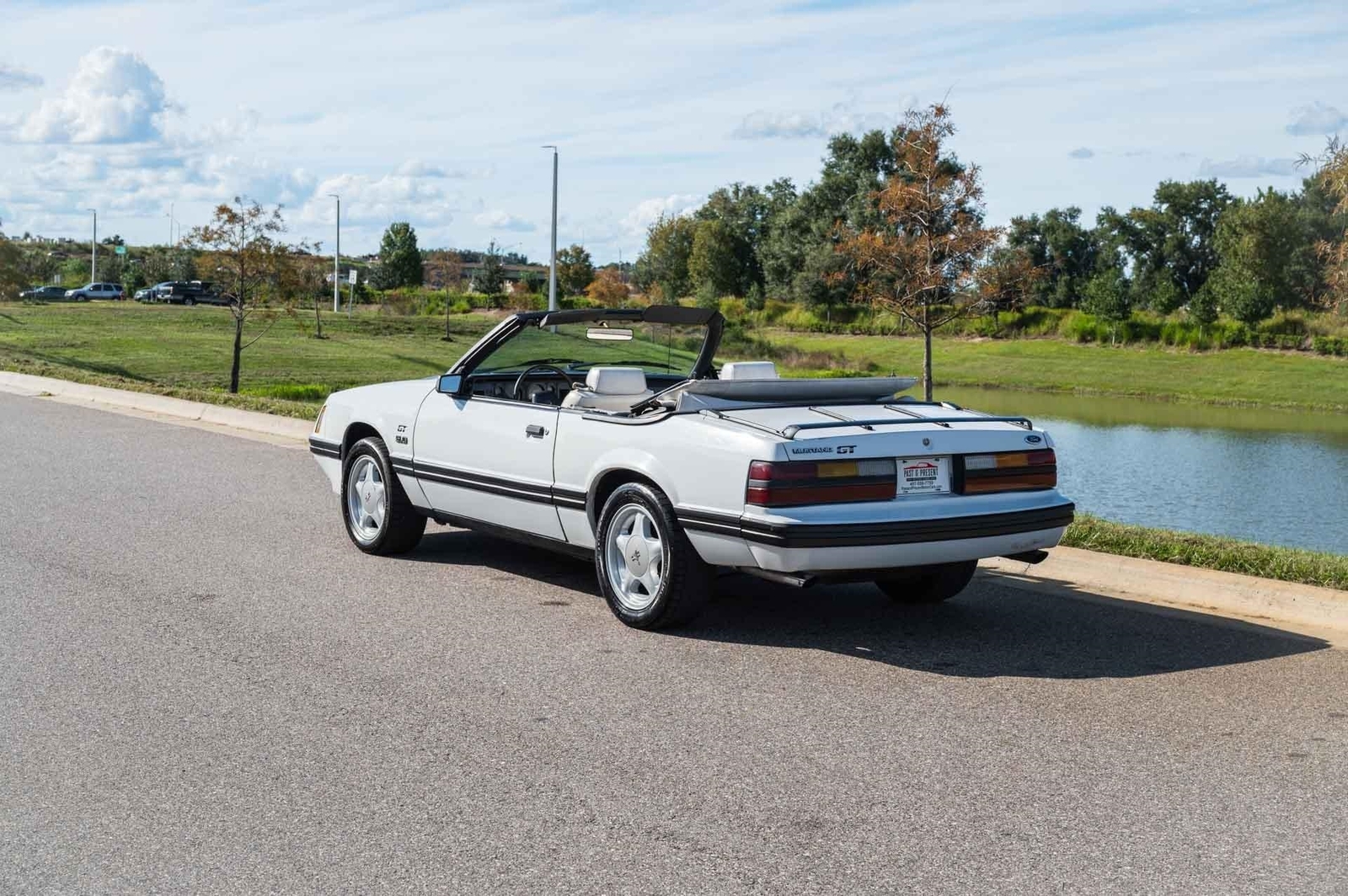 Ford-Mustang-1984-2-Door-22
