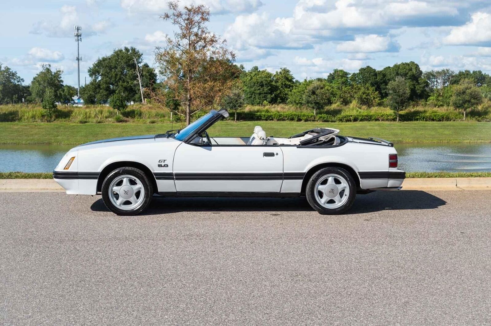 Ford-Mustang-1984-2-Door-3