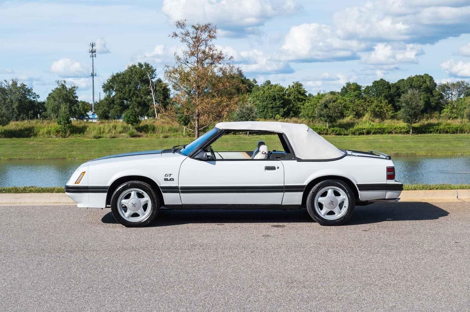 Ford-Mustang-1984-2-Door-39