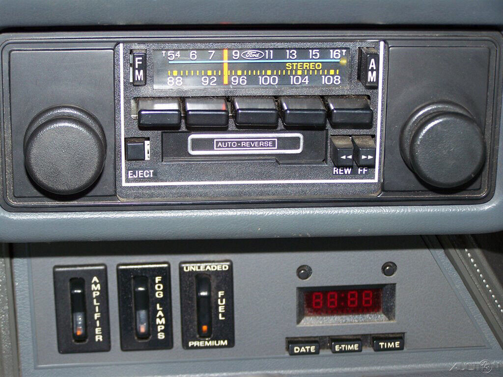 Ford-Mustang-1984-Hatchback-15