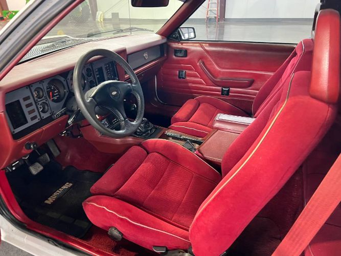 Ford-Mustang-1984-White-11