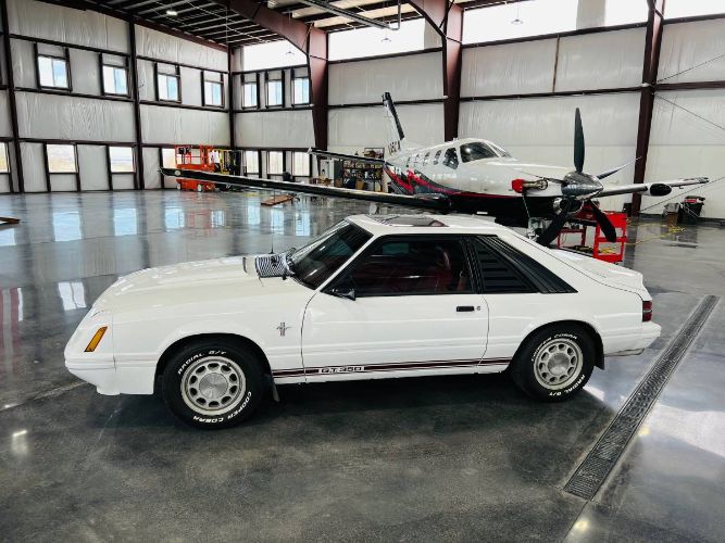 Ford-Mustang-1984-White-12