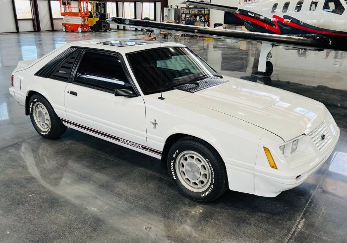 Ford-Mustang-1984-White-13