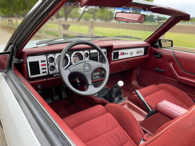Ford-Mustang-1984-White-14