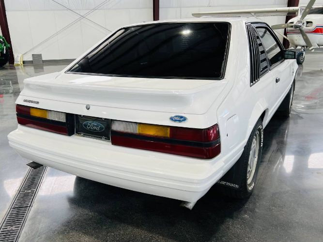 Ford-Mustang-1984-White-14