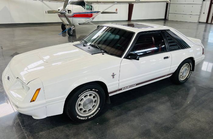 Ford-Mustang-1984-White-17