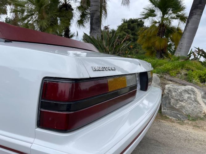 Ford-Mustang-1984-White-18