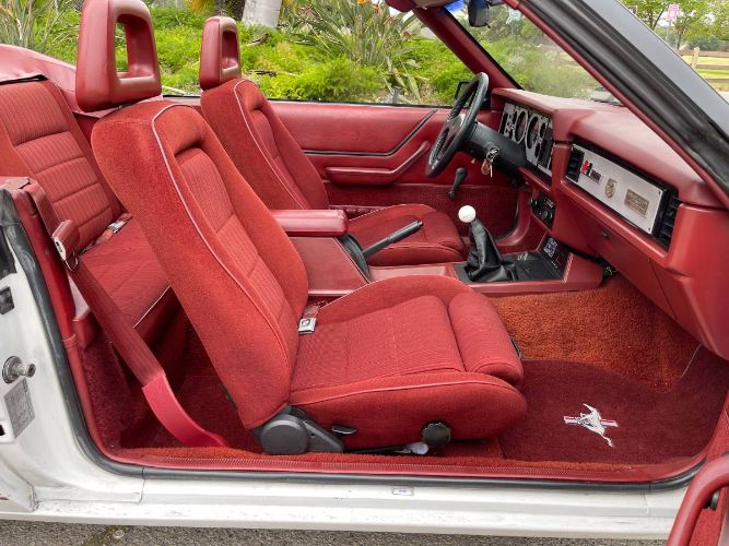 Ford-Mustang-1984-White-2