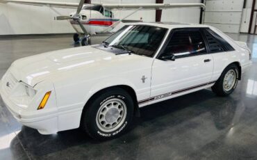 Ford-Mustang-1984-White-24