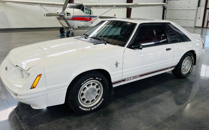 Ford-Mustang-1984-White-24
