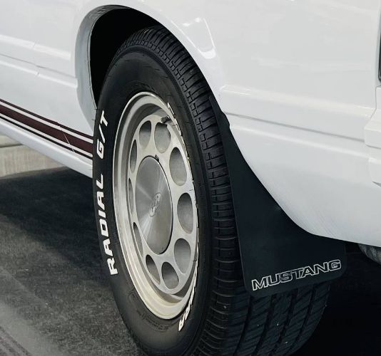 Ford-Mustang-1984-White-3
