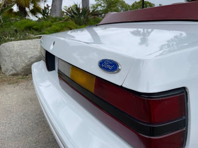Ford-Mustang-1984-White-4