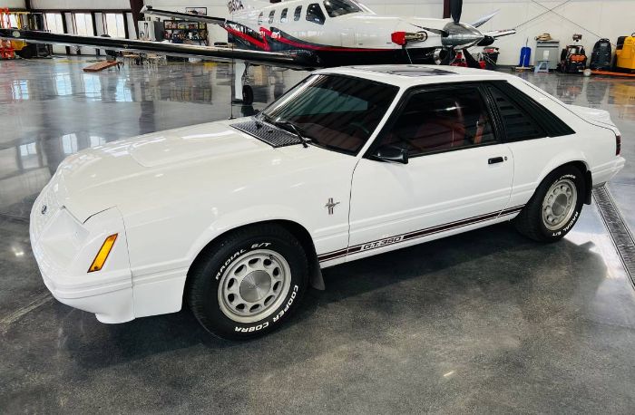 Ford-Mustang-1984-White-5