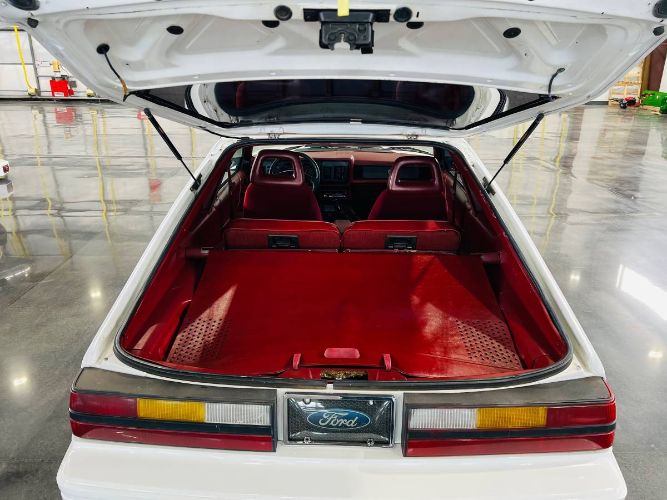 Ford-Mustang-1984-White-8