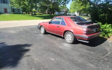 Ford-Mustang-1985-1