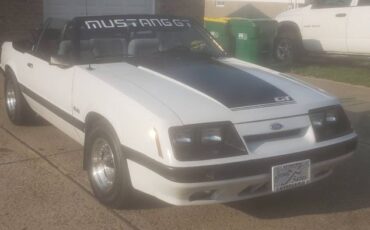 Ford-Mustang-1985