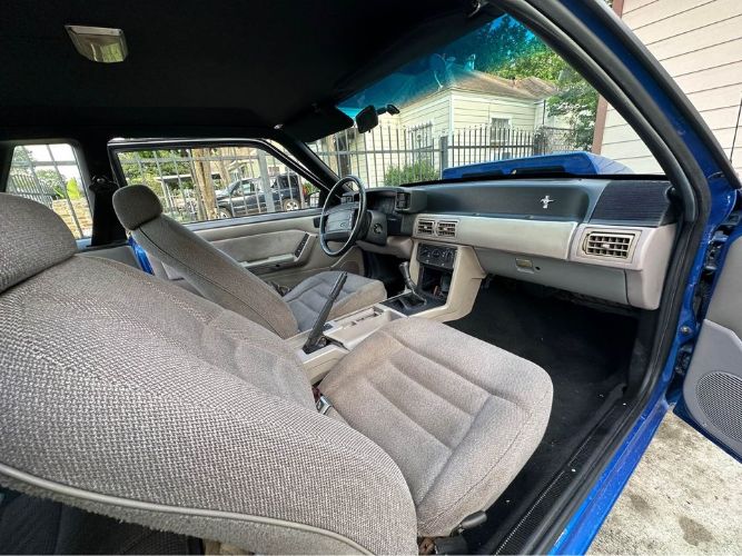 Ford-Mustang-1985-Blue-Sky-Metallic-8