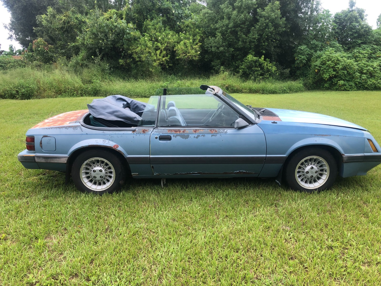 Ford-Mustang-1985-Convertible-10