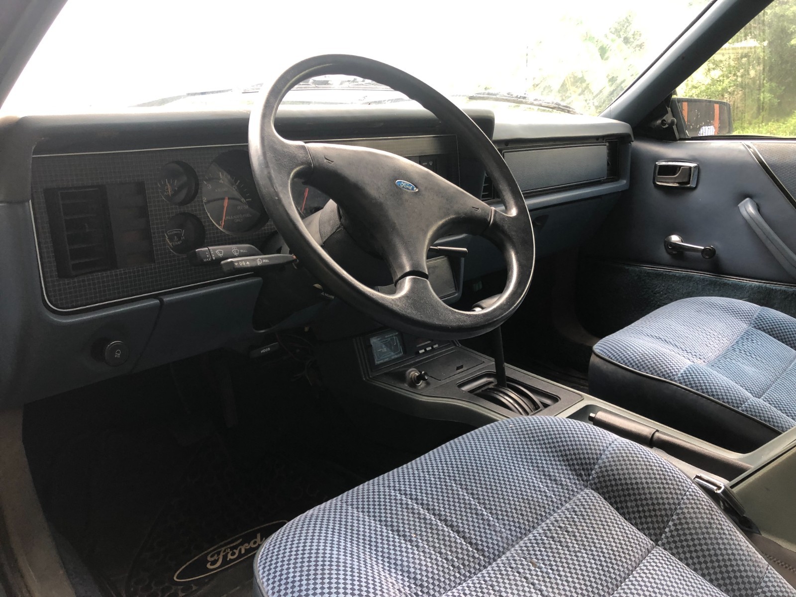 Ford-Mustang-1985-Convertible-11